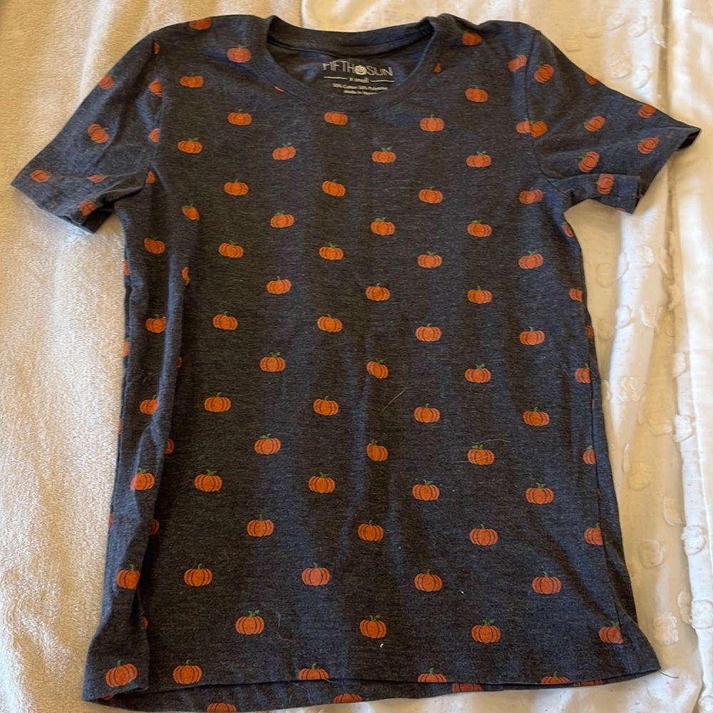 Black pumpkin T-shirt.